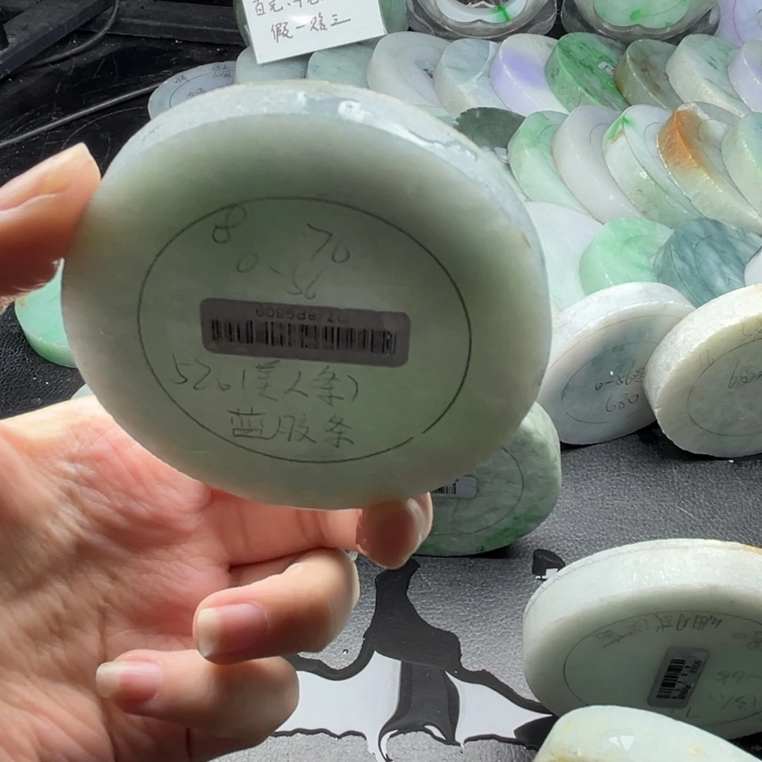 定制翡翠未镶嵌翡翠手镯