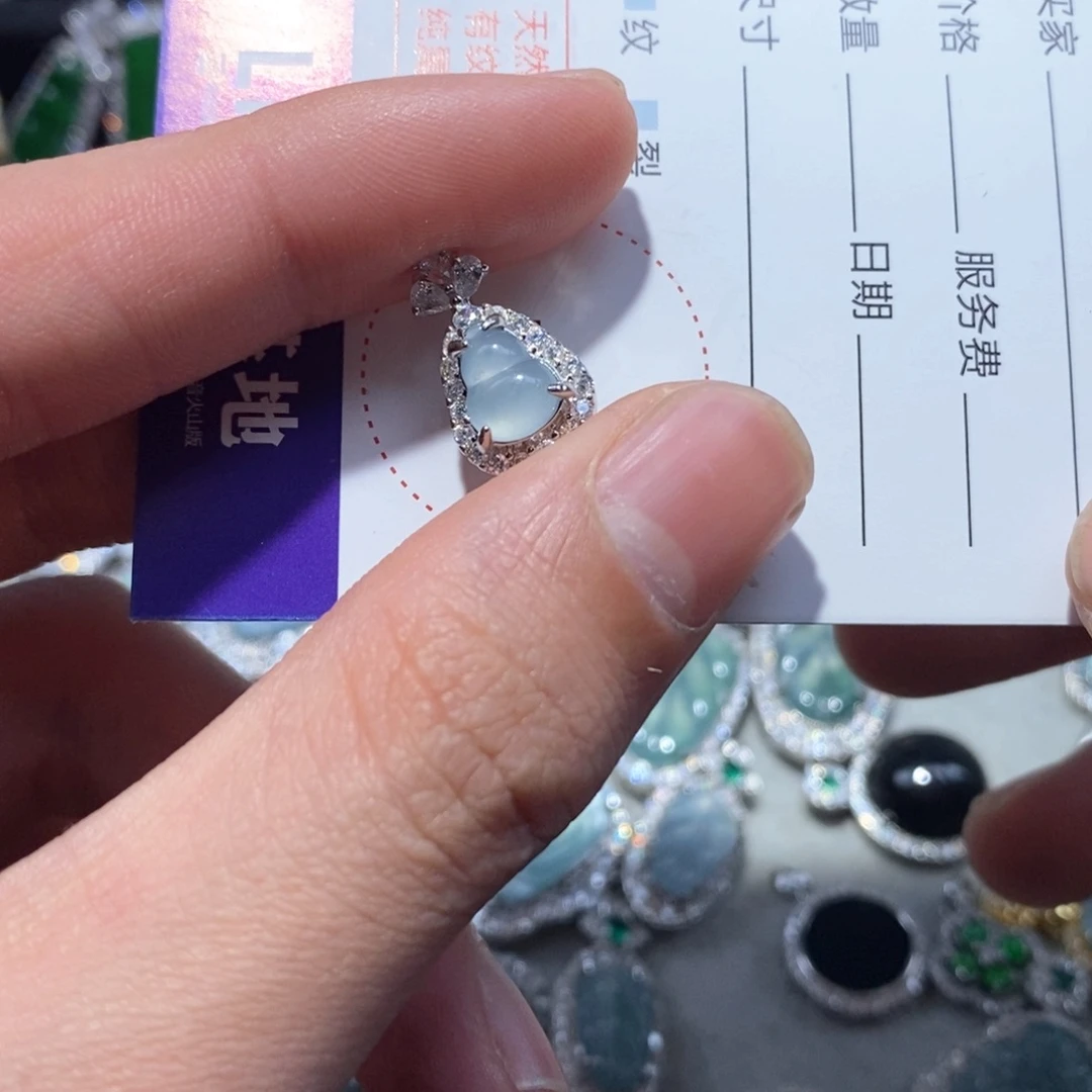 翡翠颈饰未镶嵌翡翠