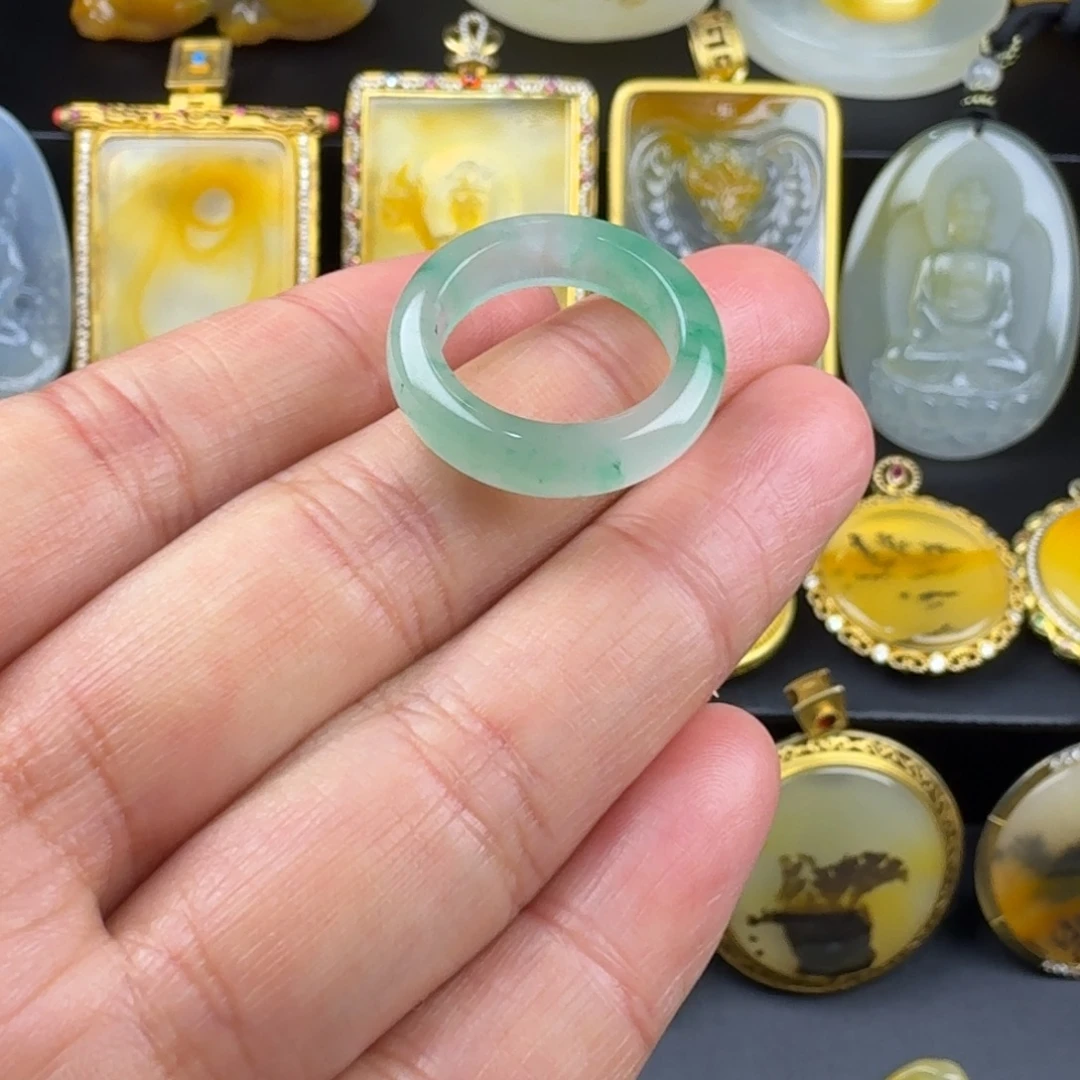 石英质玉未镶嵌颈饰