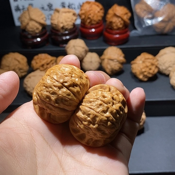 文玩核桃吊坠石门元宝