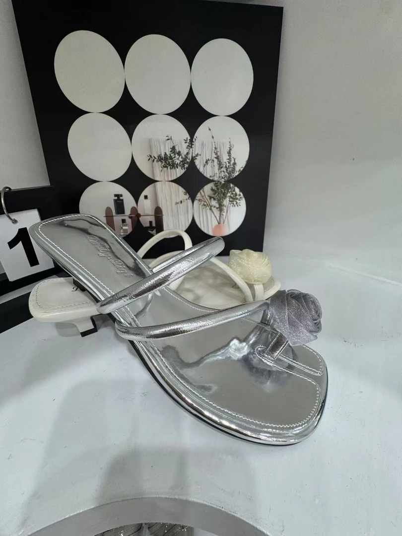 粗跟方头蕾丝花朵低跟一字带凉鞋银色女士平底夏季凉拖鞋灰色