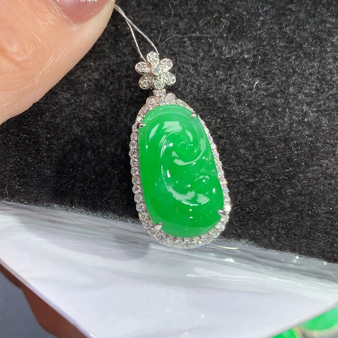 翡翠吊坠(赠链)18K金镶嵌
