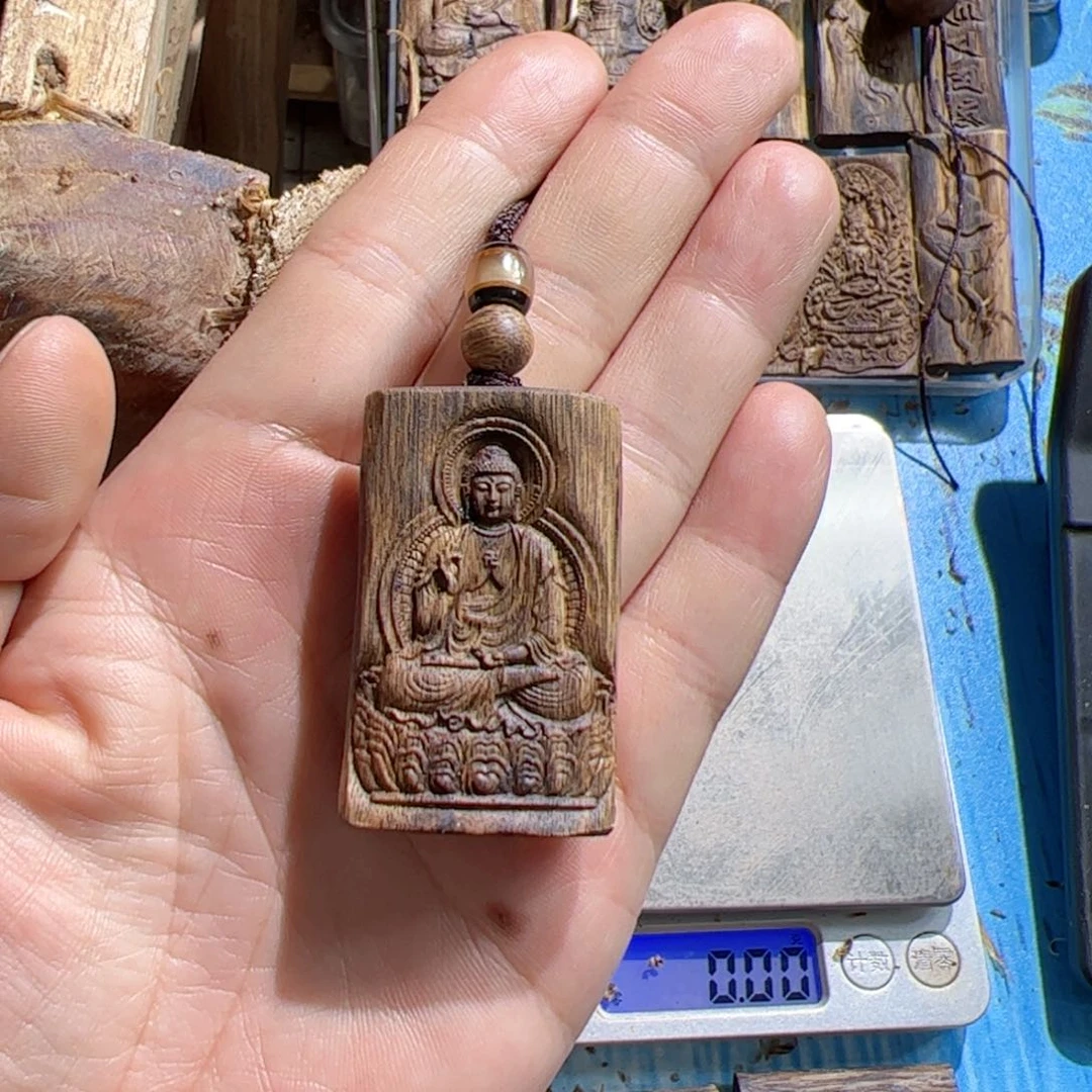 沉香吊坠白棋阿弥陀佛狗5.4克