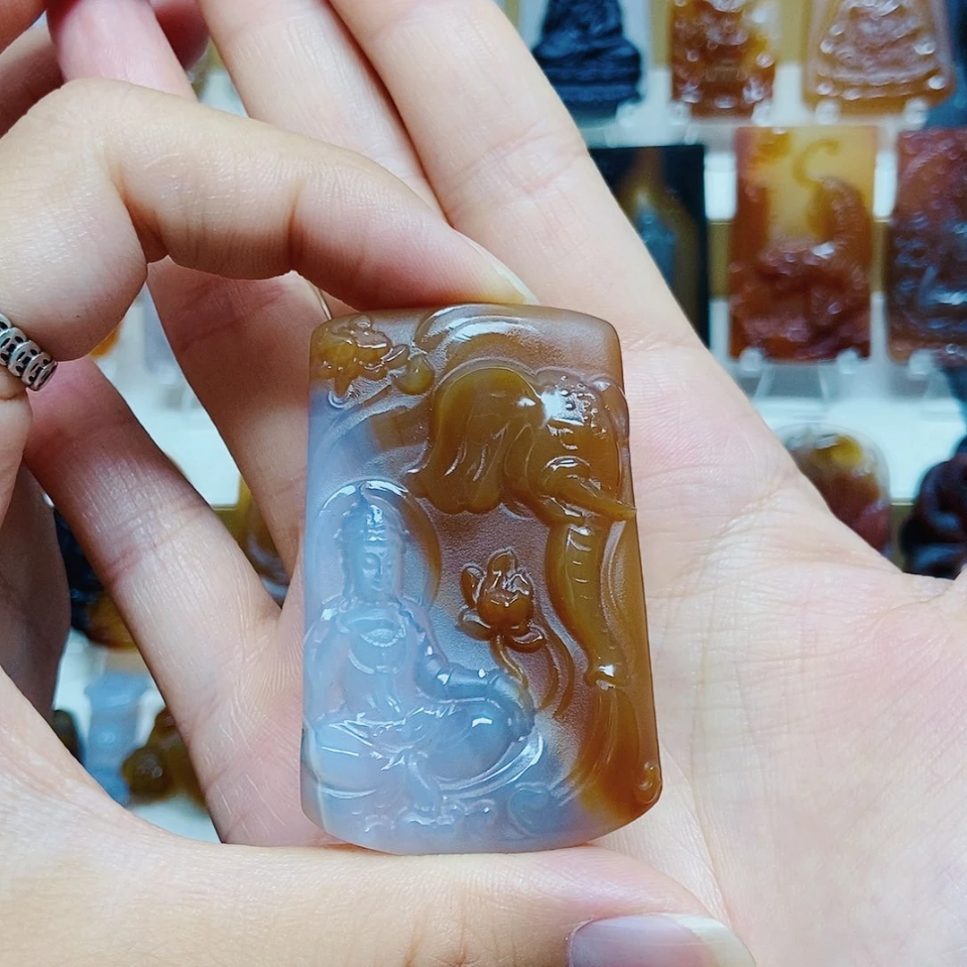 朝***歌玛瑙/玉髓颈饰未镶嵌