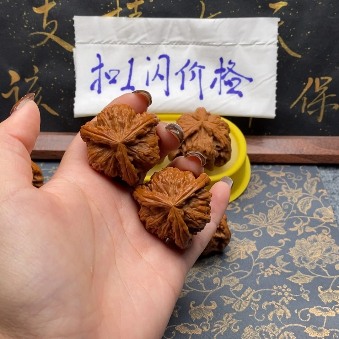 吊坠文玩核桃随*。白狮子