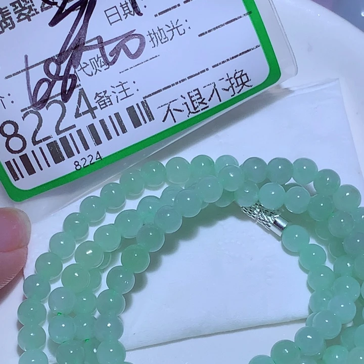 关***心翡翠未镶嵌颈饰这