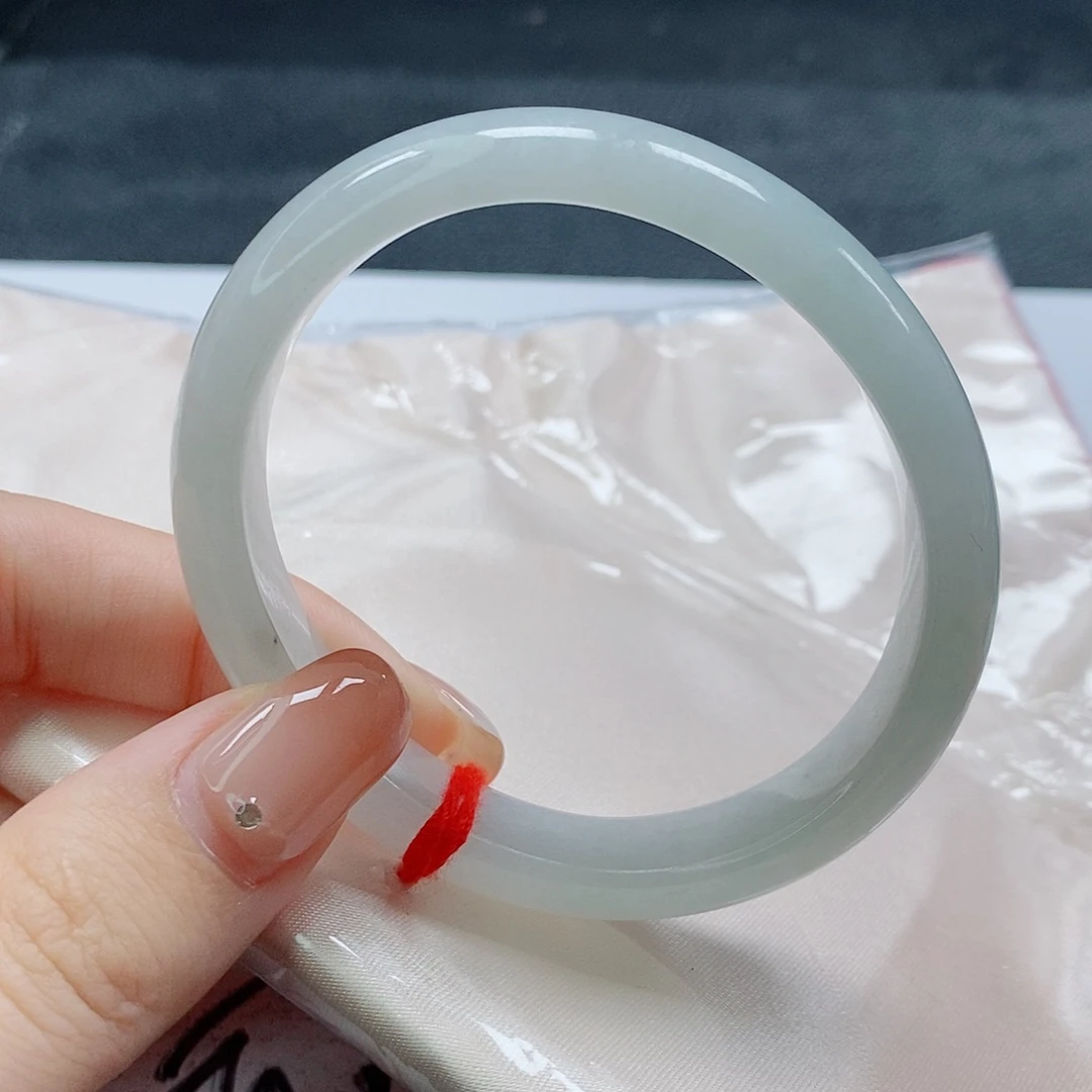 【闪购商品】未镶嵌手镯（贵妃镯）翡翠404号