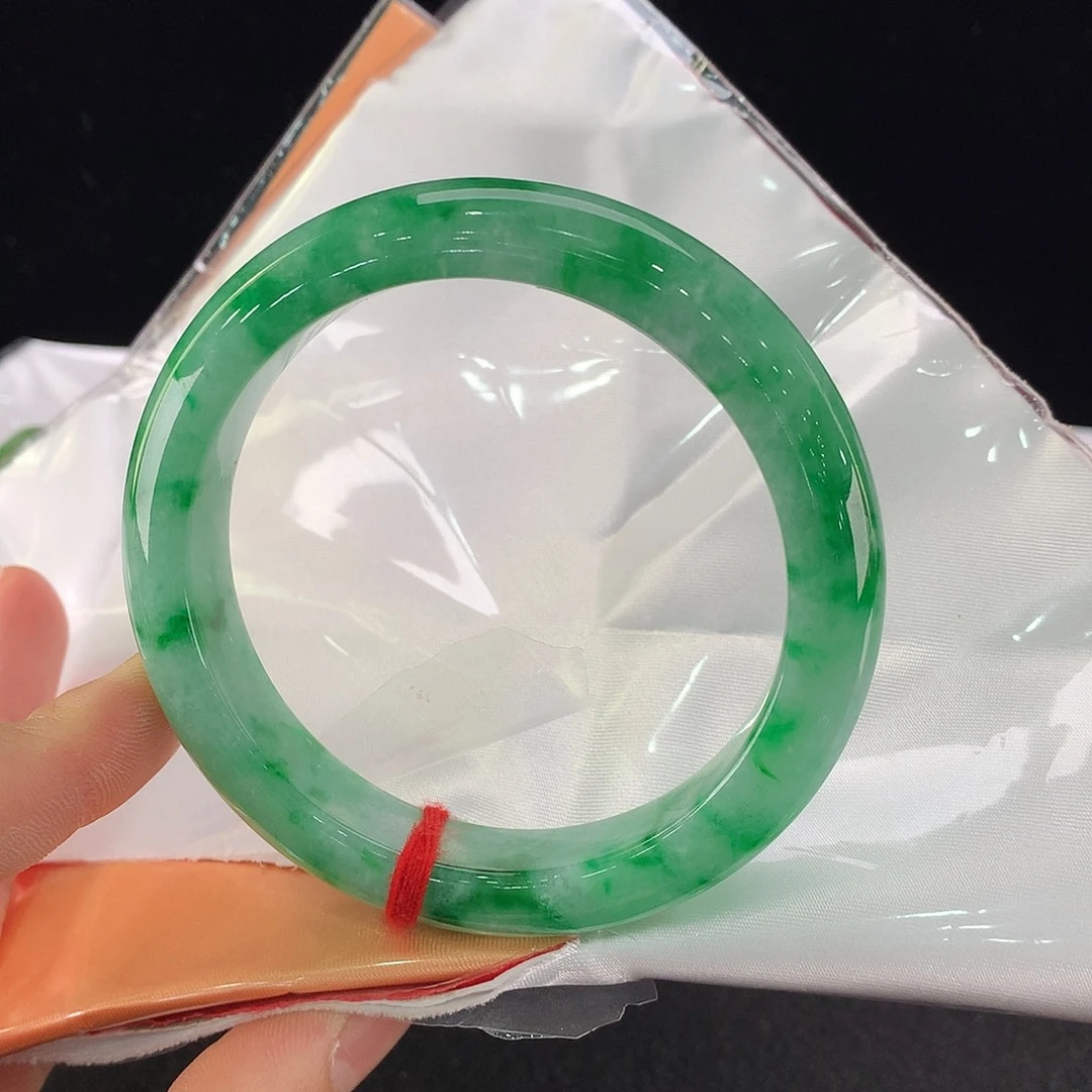 岁***）翡翠未镶嵌手镯总价26000。-0554