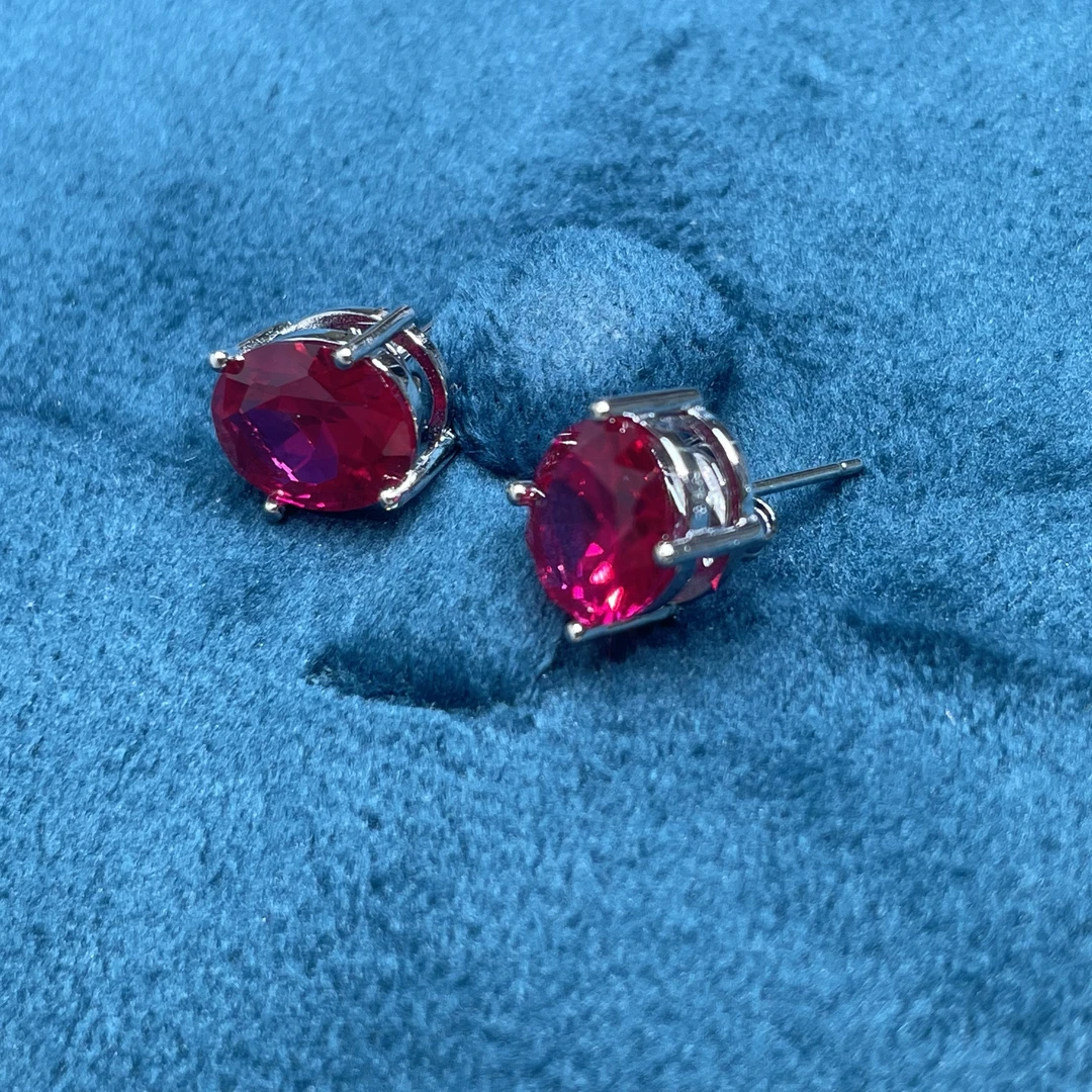 【南非库里南】NFKLN  红色四爪耳钉 551