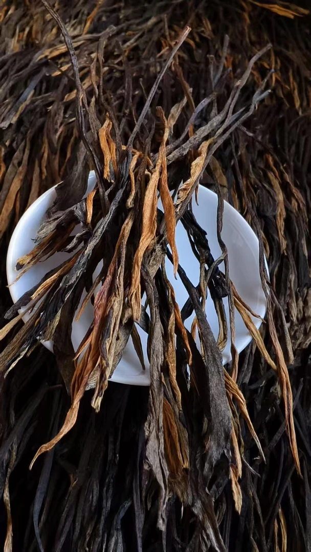 云南大叶种东方美人森林高杆古树晒红茶蜜香把子茶