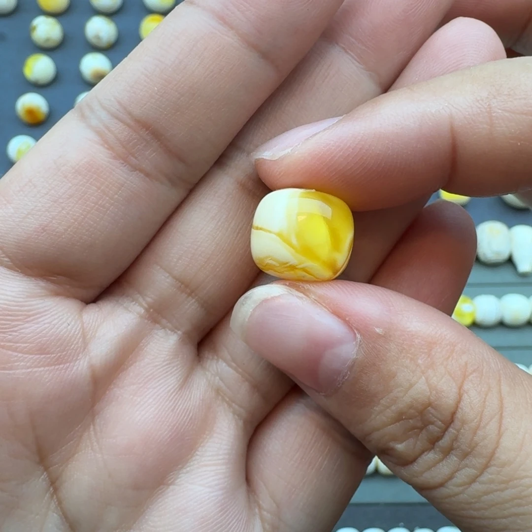 琥珀未镶嵌裸石13➕鸡油黄老型