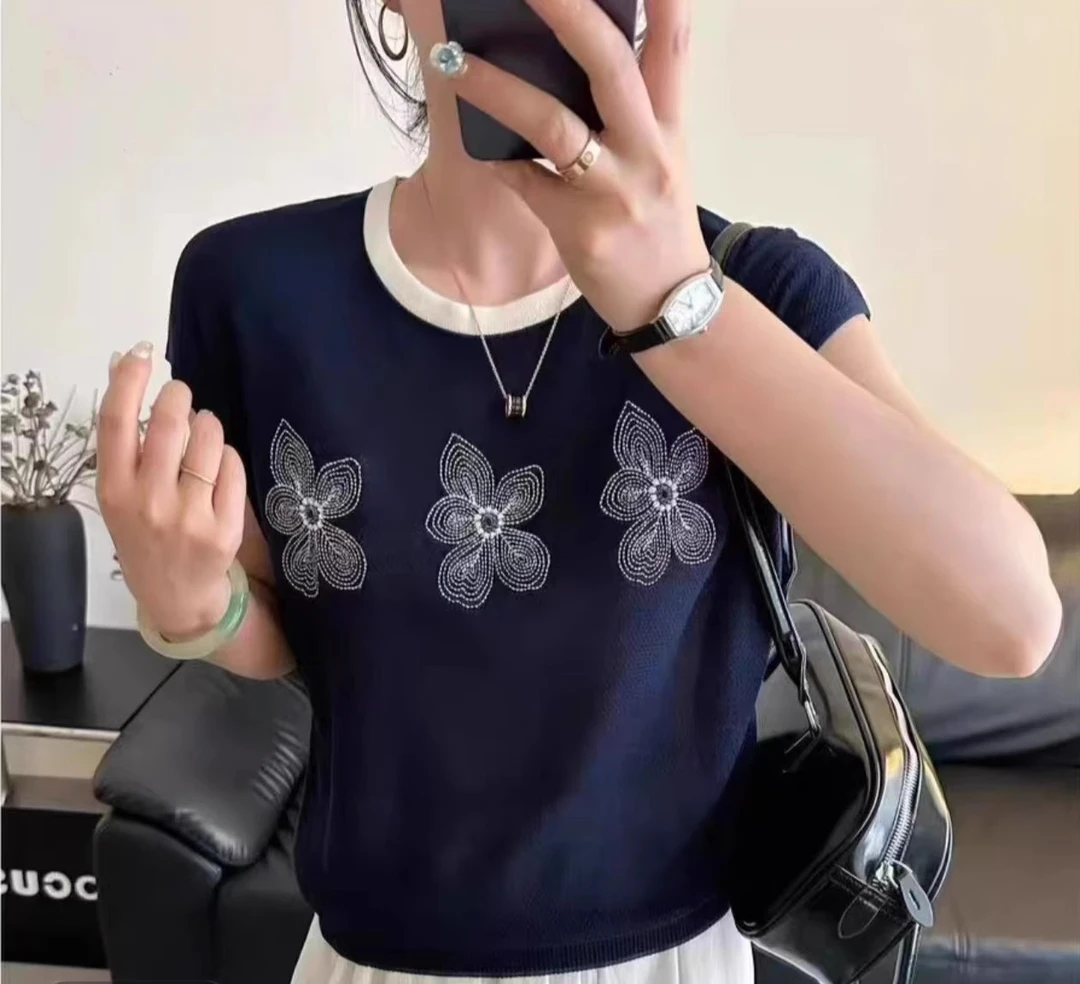 【太阳花】休闲显瘦撞色花朵刺绣圆领上衣T恤夏季新款气质减龄