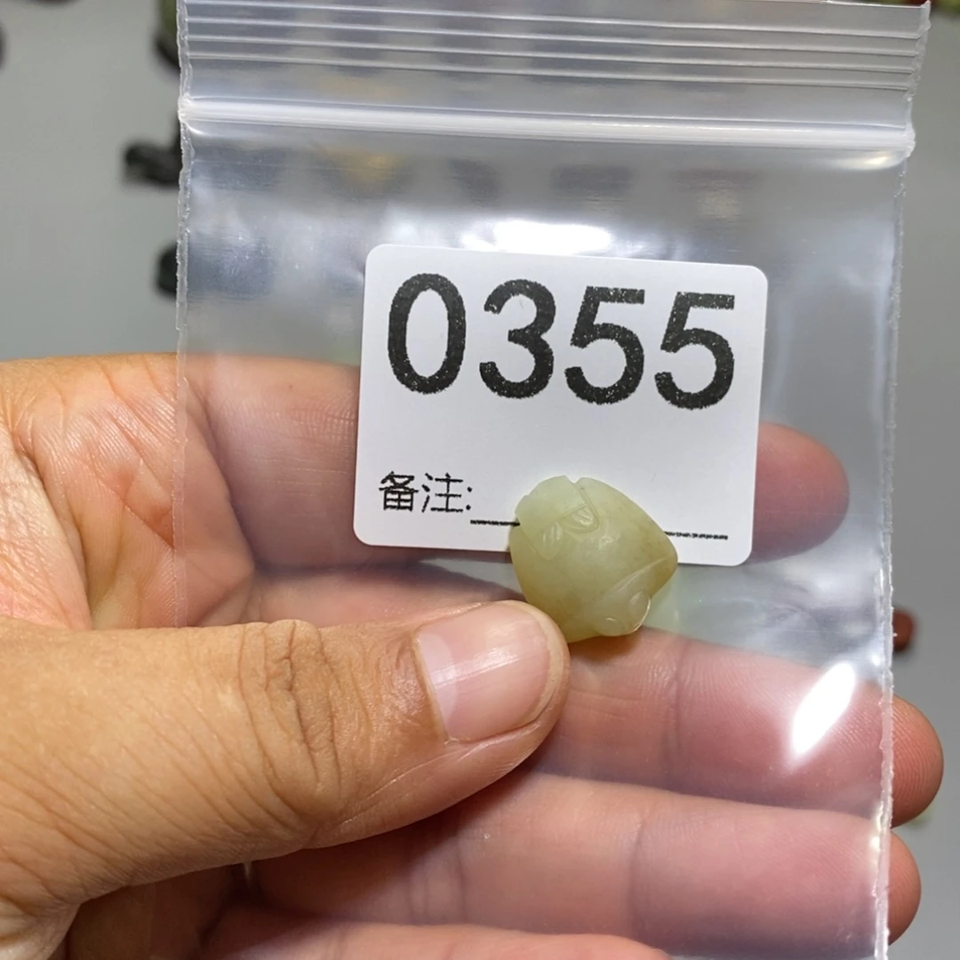 颈饰未镶嵌透闪石质玉