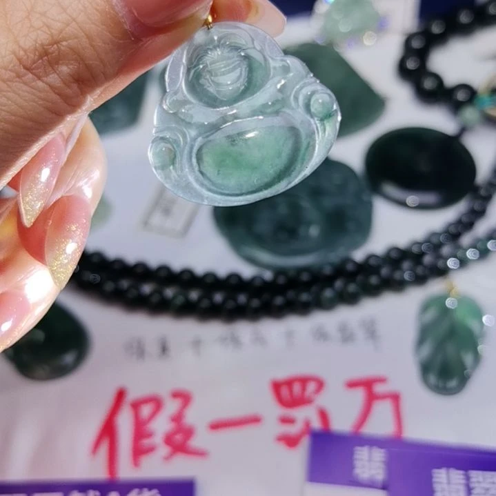 翡翠颈饰未镶嵌天然的A货翡翠