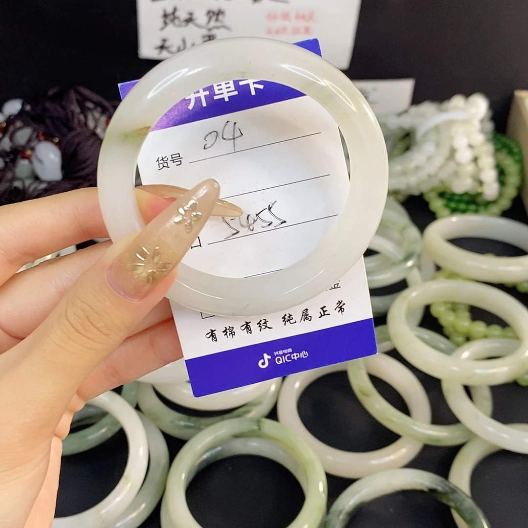 未镶嵌手镯石英质玉