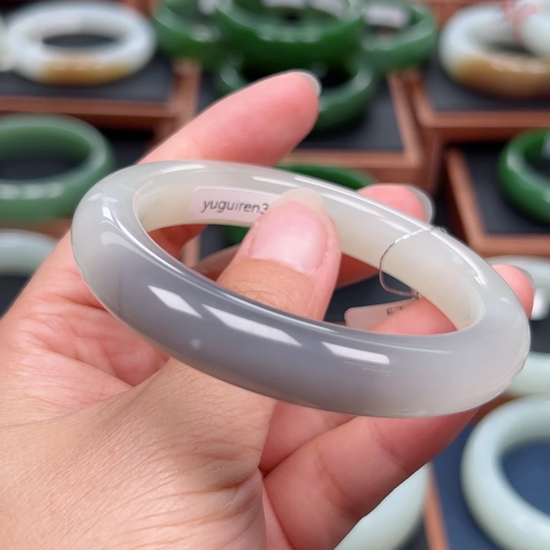 未镶嵌手镯和田玉5556