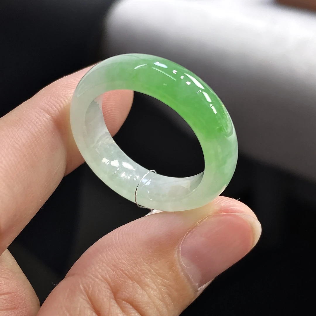 21号 天然缅甸A货 老坑冰胶飘阳绿飘绿翡翠玉戒指 内径19.5mm