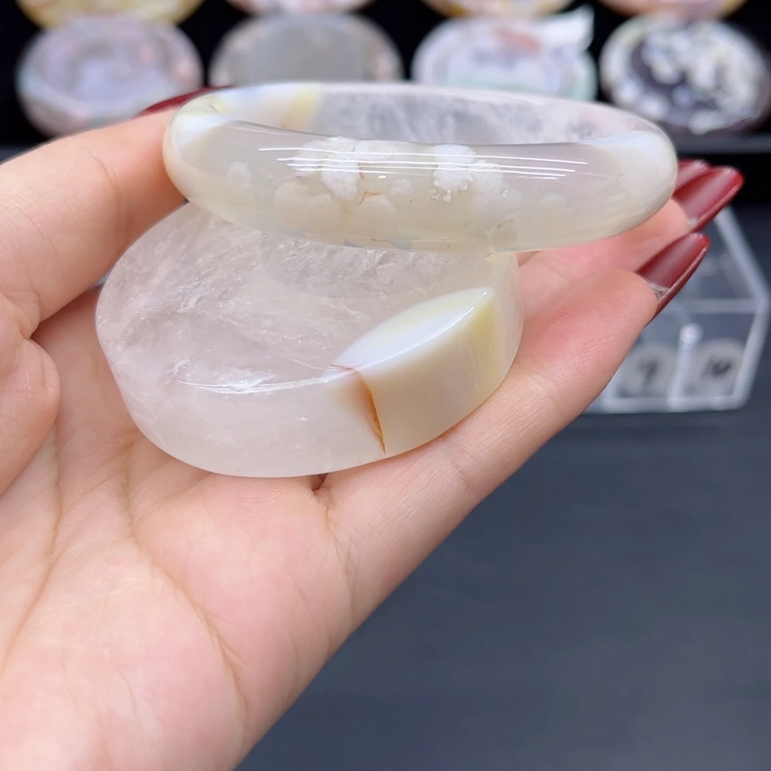 玛瑙/玉髓手镯未镶嵌56