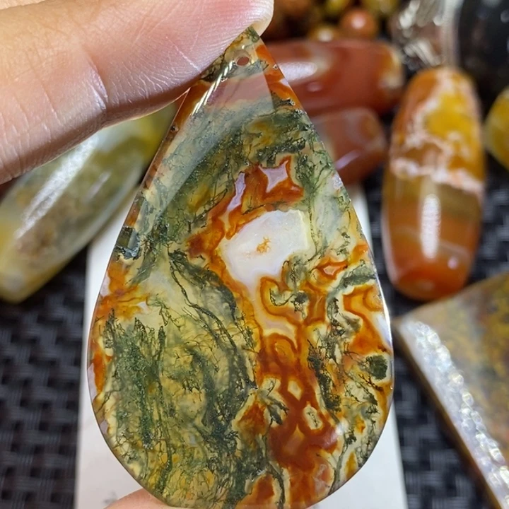 玛瑙/玉髓颈饰未镶嵌看***宝