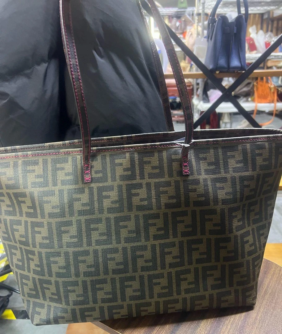 95新 芬迪手提包 15900