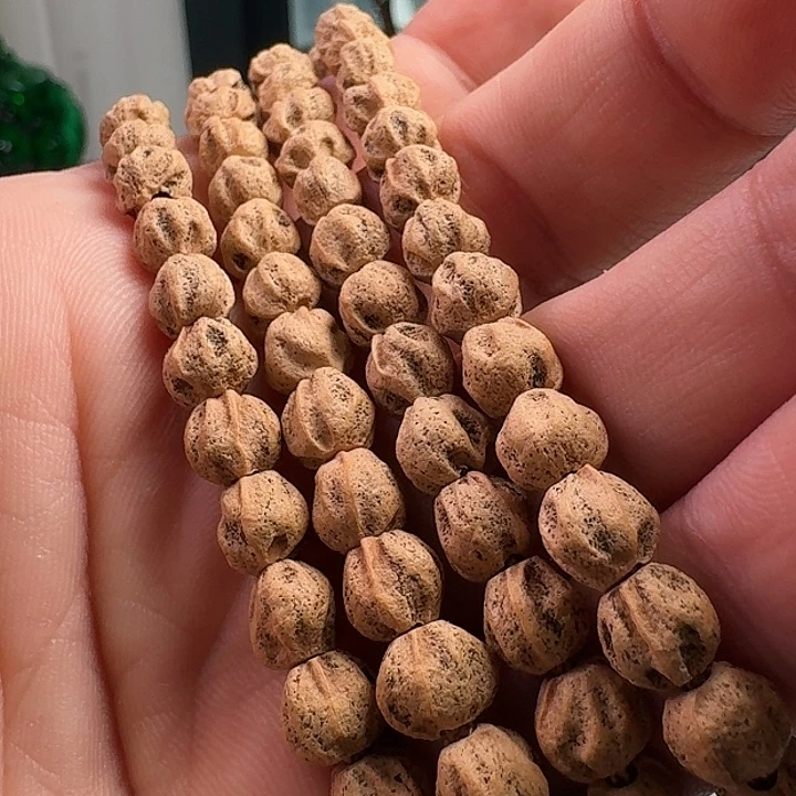 在***某柏香籽/百香籽吊坠