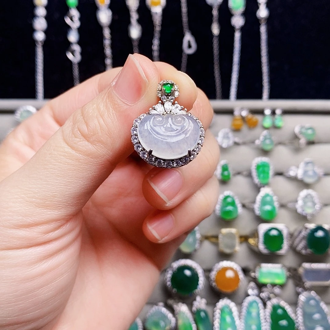 翡翠银S925镶嵌颈饰如意