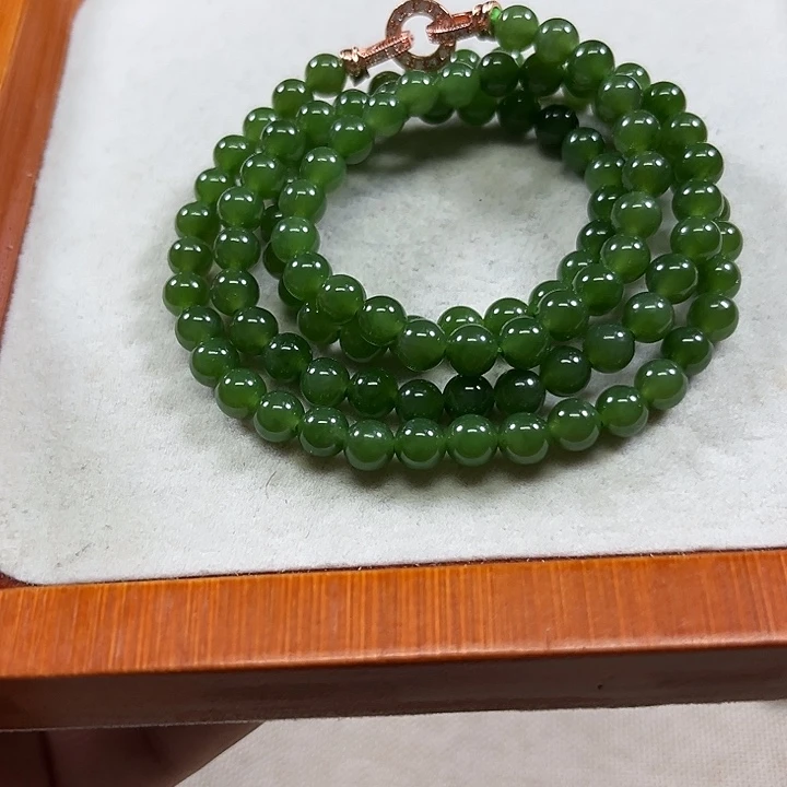 颈饰未镶嵌和田玉（碧玉）