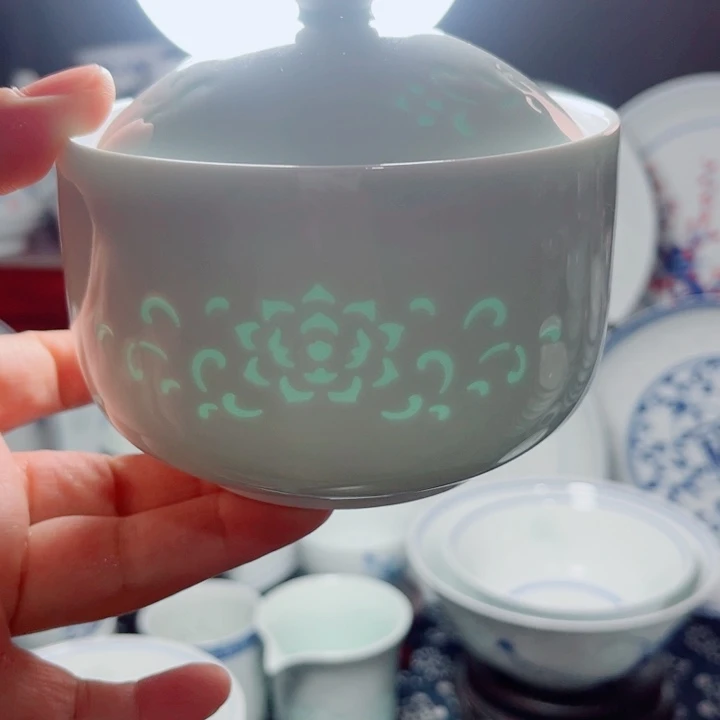 青花玲珑隐青炖盅花雕刻新款