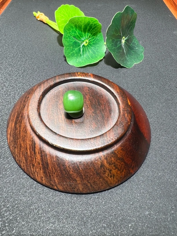 和田玉，碧玉七号坑老料阳绿10*11m有棉点