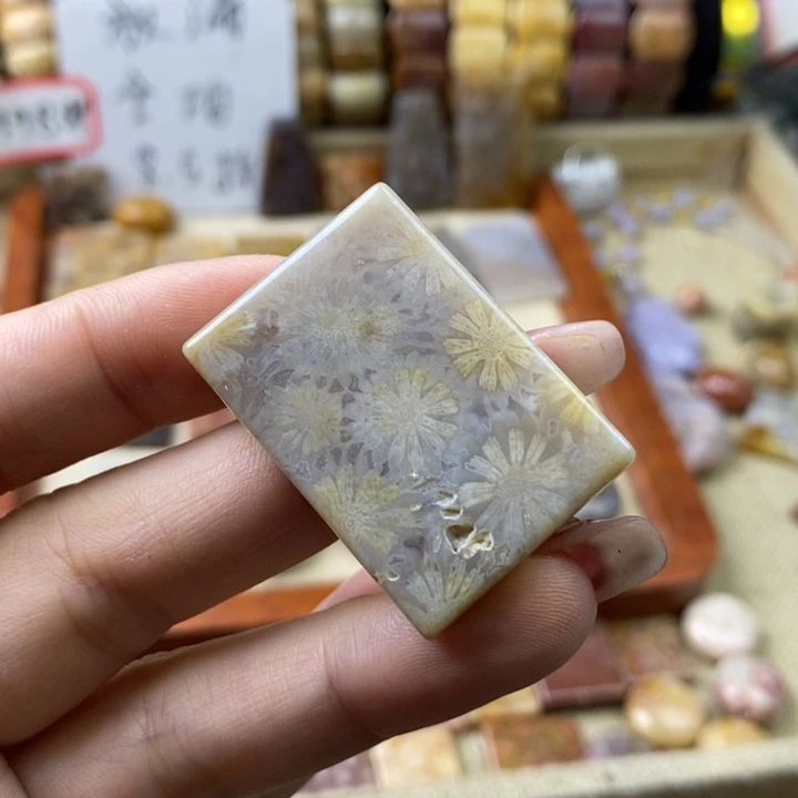 石英岩玉合金颈饰