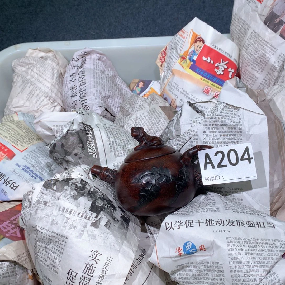 紫砂茶壶。       204