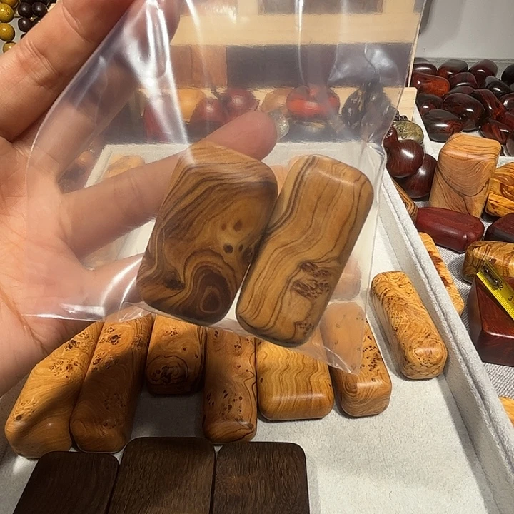 杨***y鬼柳留疤小手把两个