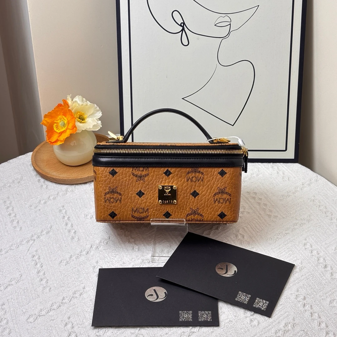 95新 MCM 干邑色 化妆盒 /JW8610