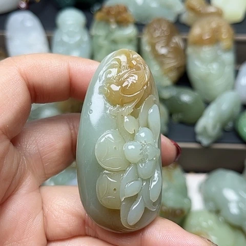 颈饰未镶嵌和田玉