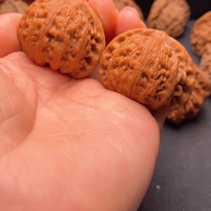 秦岭野生文玩核桃