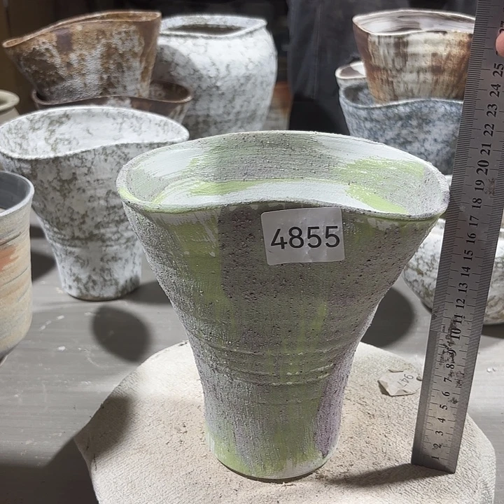 摆件高18，口17，有孔4855，瑕疵处理