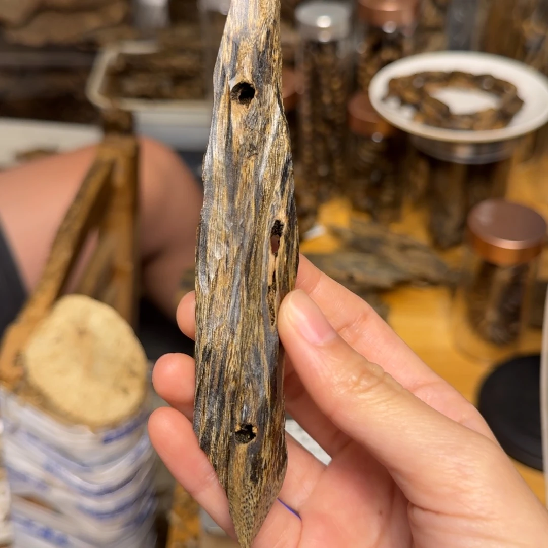 沉香碎屑沉香白棋块料16克