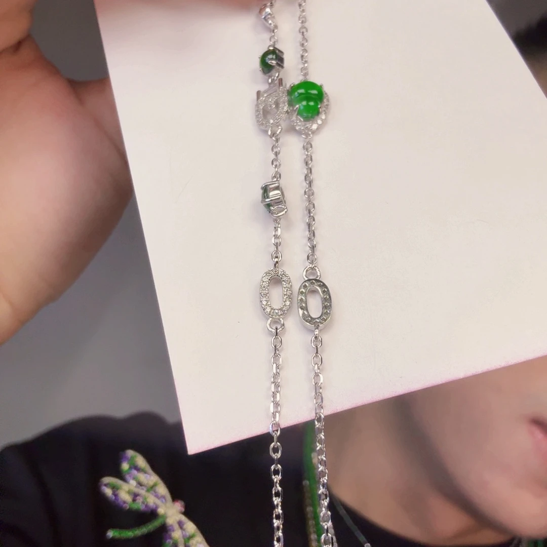 翡翠挂件未镶嵌一件