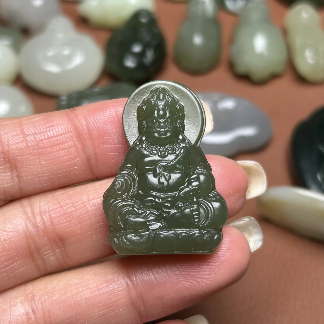 精品和田玉小挂件
