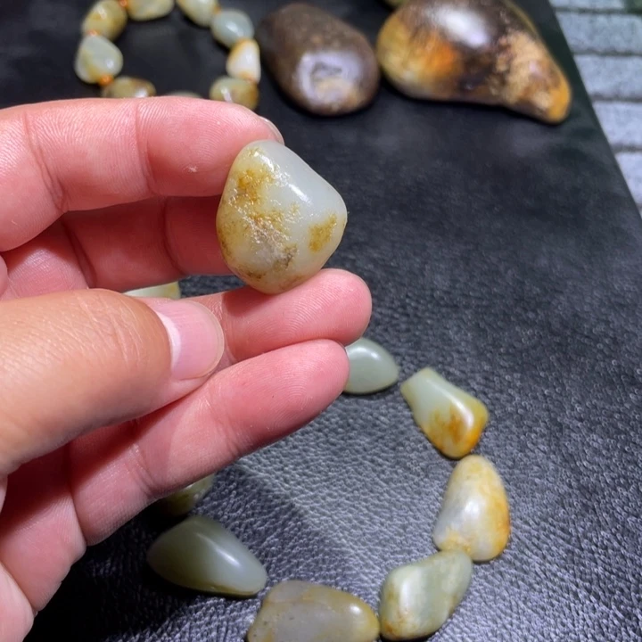 幸***站颈饰未镶嵌和田玉