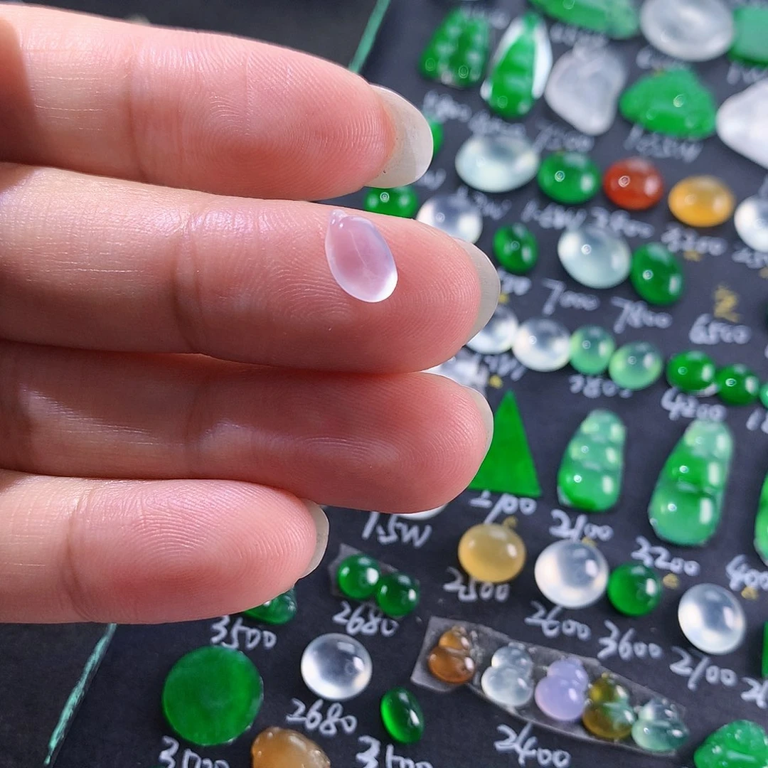 翡翠颈饰未镶嵌天然翡翠高冰瓜