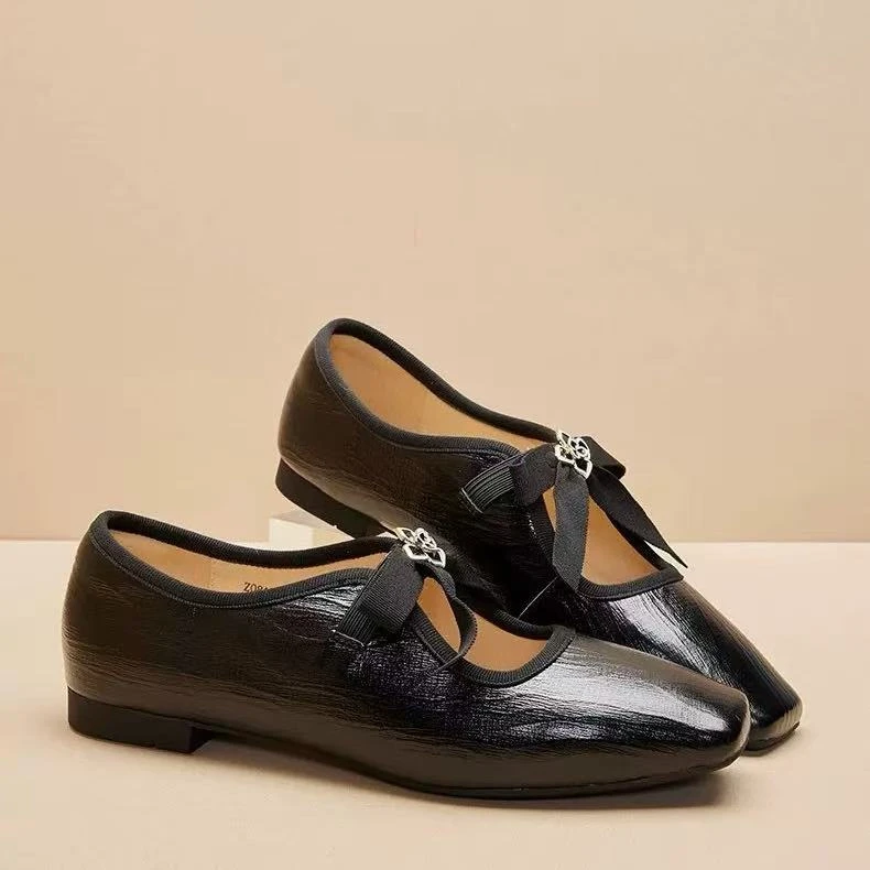 C1680 黑色 高级时尚方头舒适平跟真皮浅口女单鞋