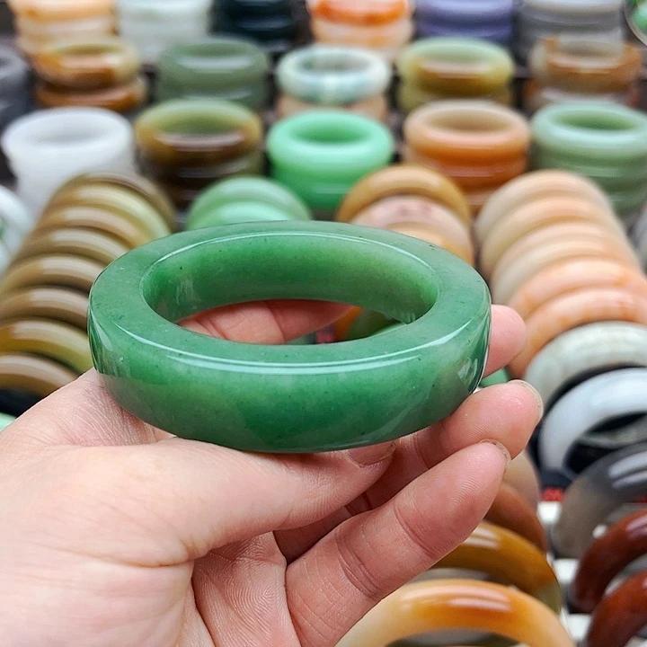 未镶嵌手镯（圆镯）石英质玉