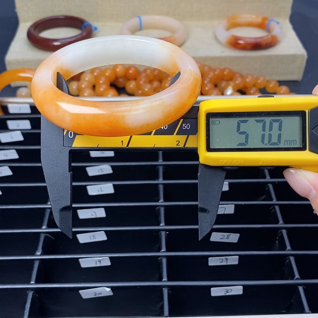 未镶嵌石英质玉（黄龙玉）手镯2号