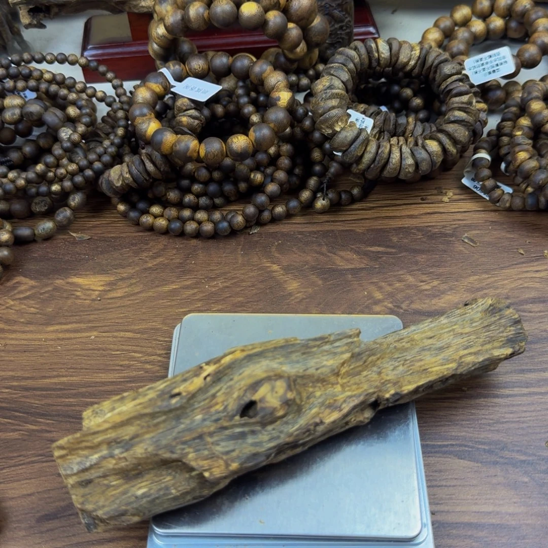 沉香碎屑沉香红骨凹身68克