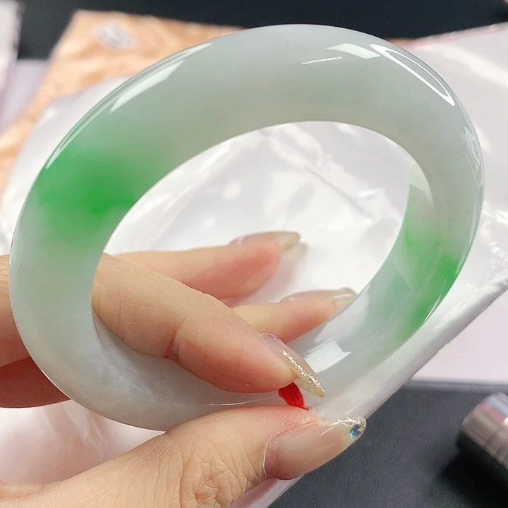 未镶嵌手镯翡翠，770