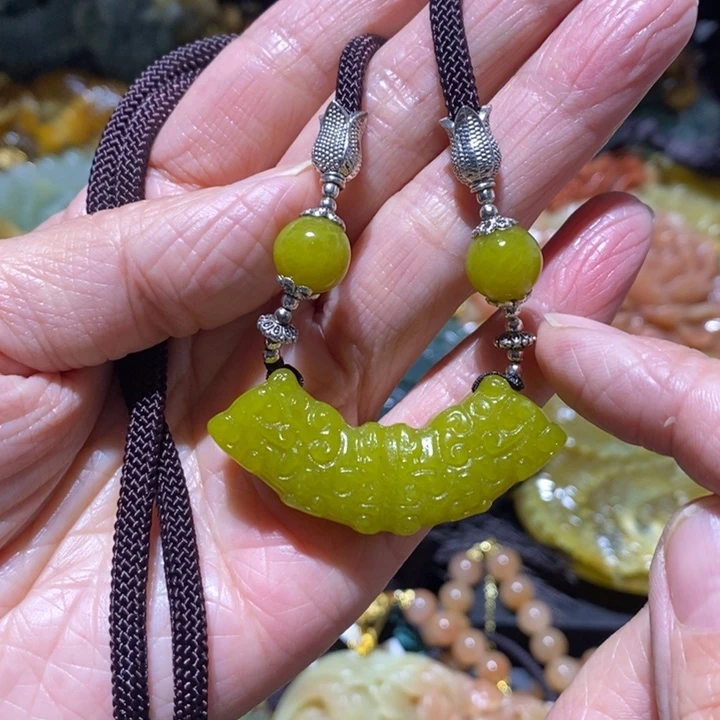 岫玉未镶嵌岫玉吊坠