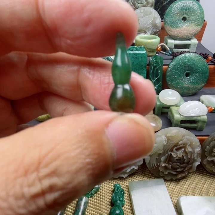 独山玉未镶嵌珠宝半成品