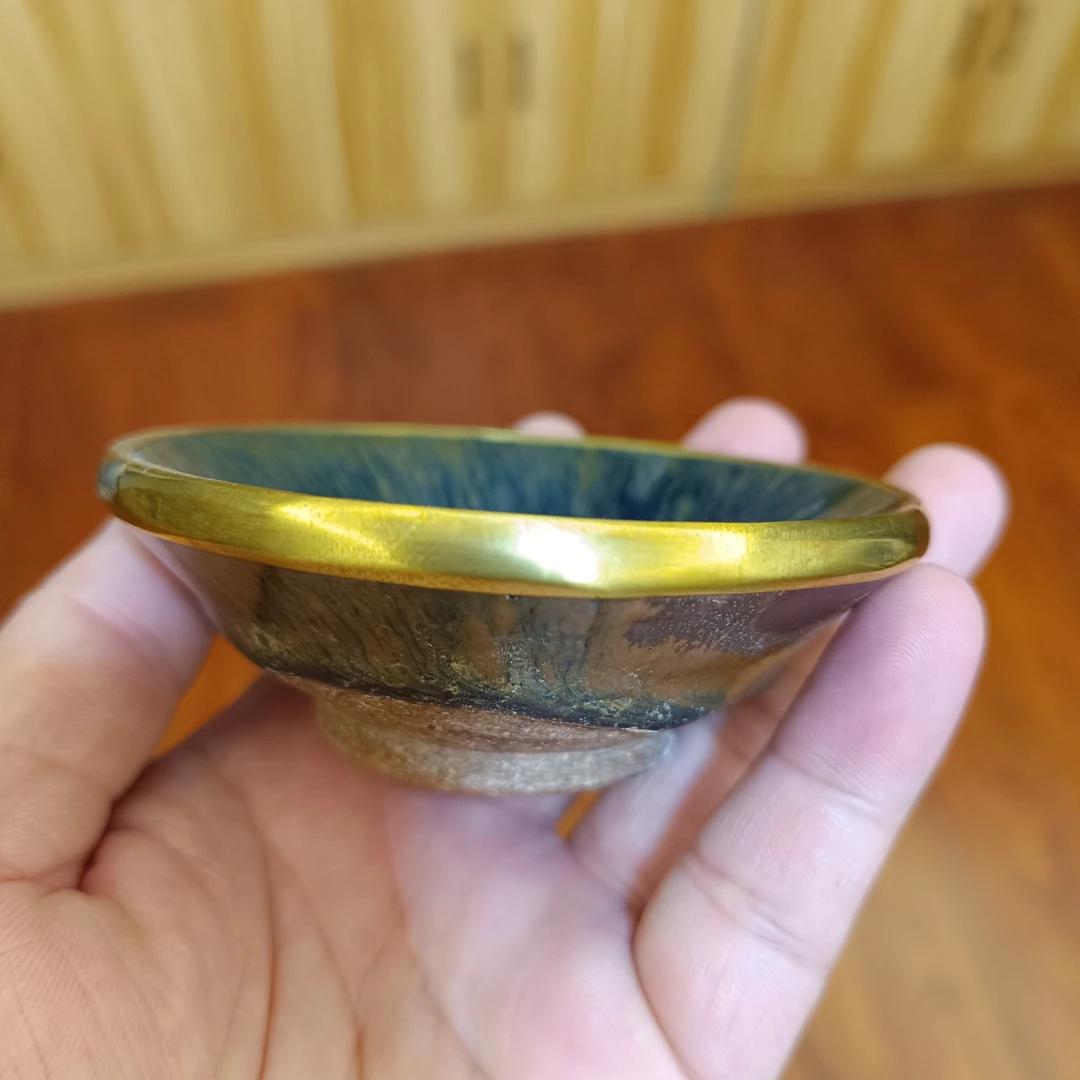 福清窑宋建盏，磨口包铜口，口径9.1高3.8厘米。器型圆正，釉面光亮