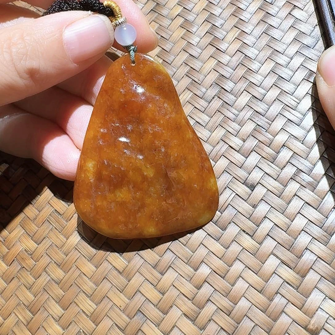 颈饰未镶嵌翡翠个性十足